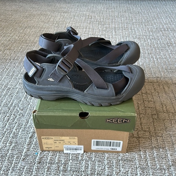 Keen Men\'s Black Sandals main image 7